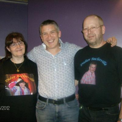 Avec Muriel et Michel (et leurs t-shirts) - 25 mai 2012