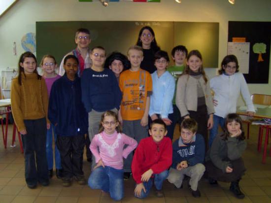 Avec Mme Joannès et ses élèves de l'école de Fallais - 2007