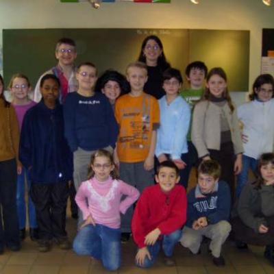 Avec Mme Joannès et ses élèves de l'école de Fallais - 2007